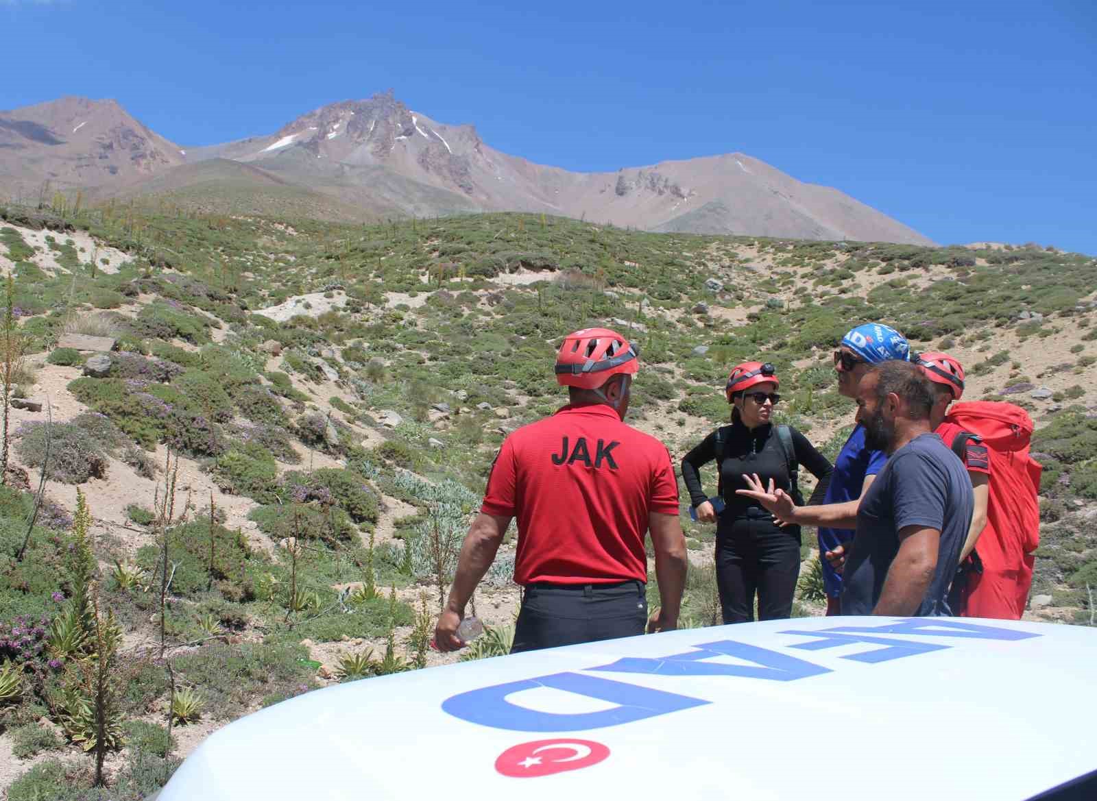 Erciyes’te yaralanan 2 dağcıya ulaşıldı 
