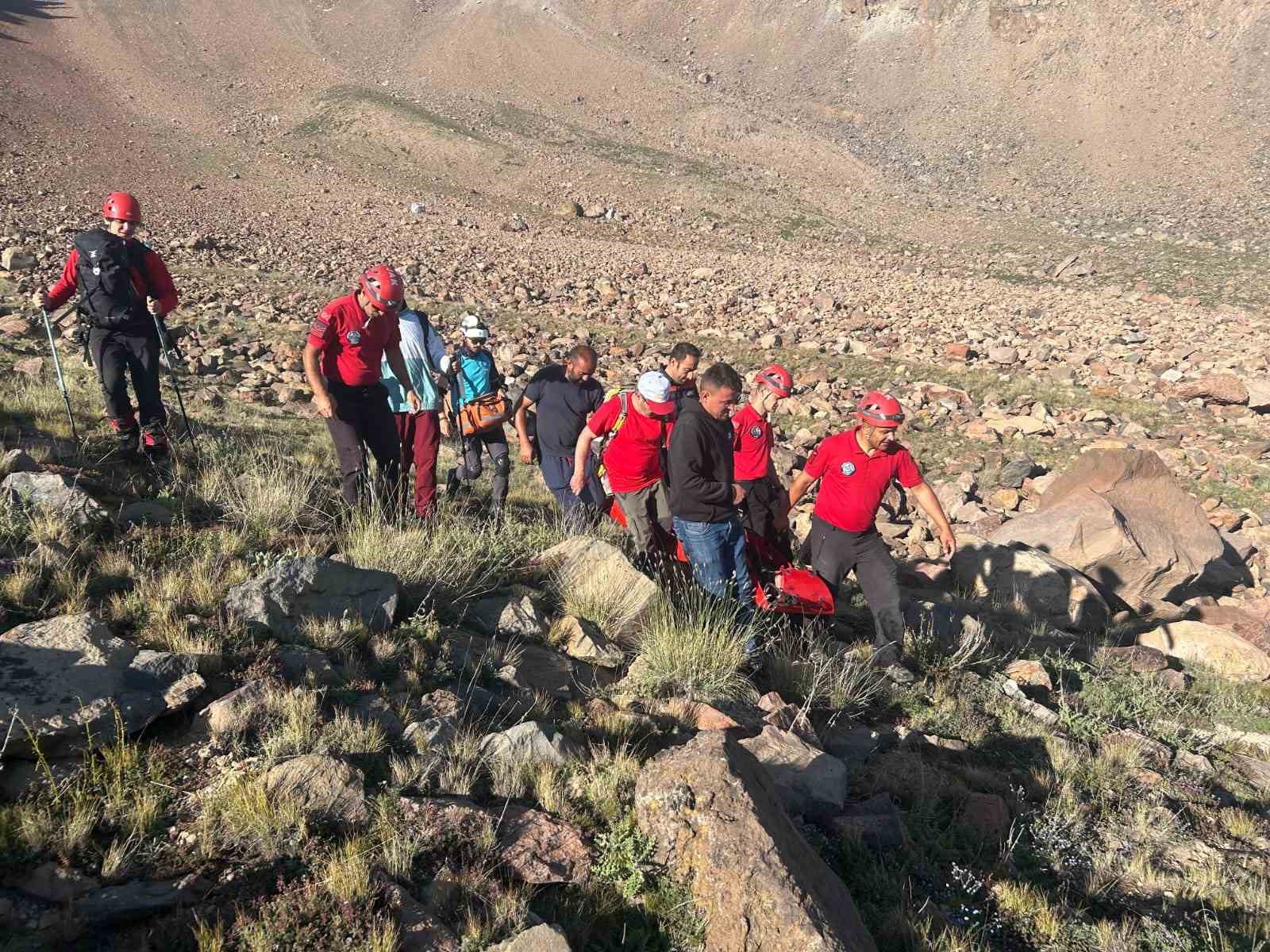 Erciyes’te yaralanan 2 dağcıya ulaşıldı 
