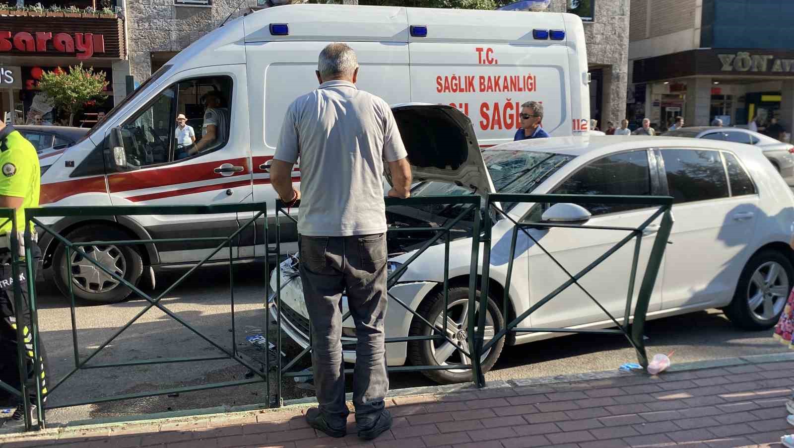 Park uygulaması yapan polise otomobil çarptı 