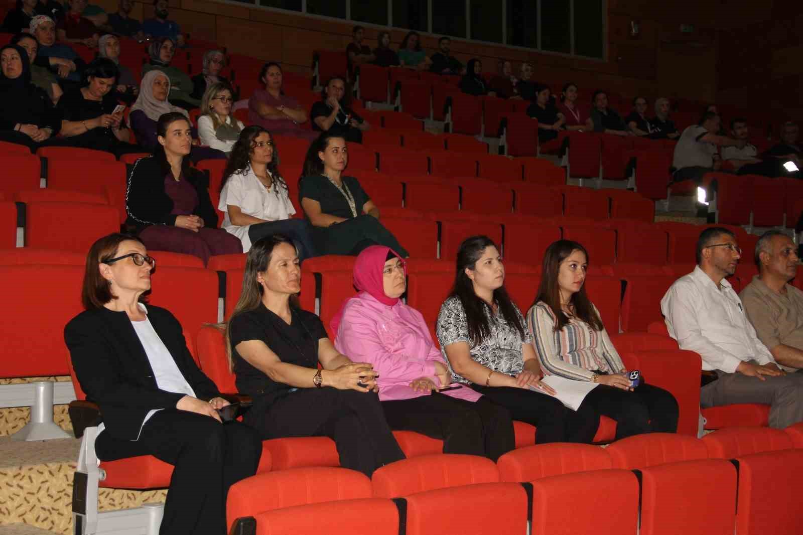 Devlet Hastanesi’nde sağlık çalışanlarına yönelik iletişim eğitimi 