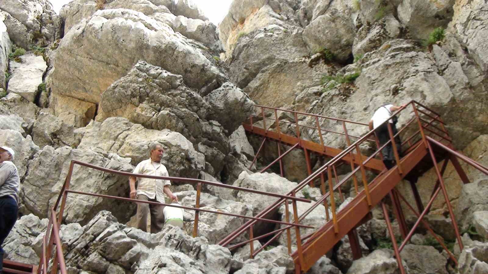 Antalya’nın Toros dağlarındaki doğal buzdolabı 