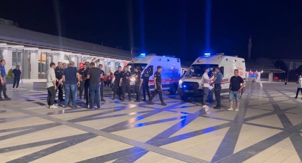Bursa’da bıçaklı kavga: 14 yaşındaki kız ortalığı savaş alanına çevirdi 