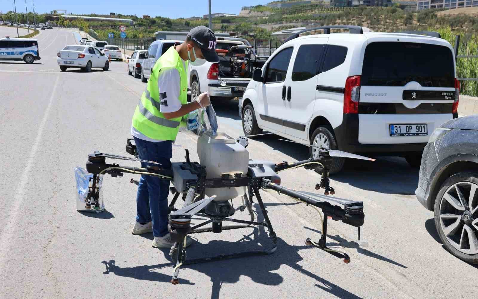 Hatay’da sinek ve haşerelere karşı mücadele 7 gün, 24 saat devam ediyor 