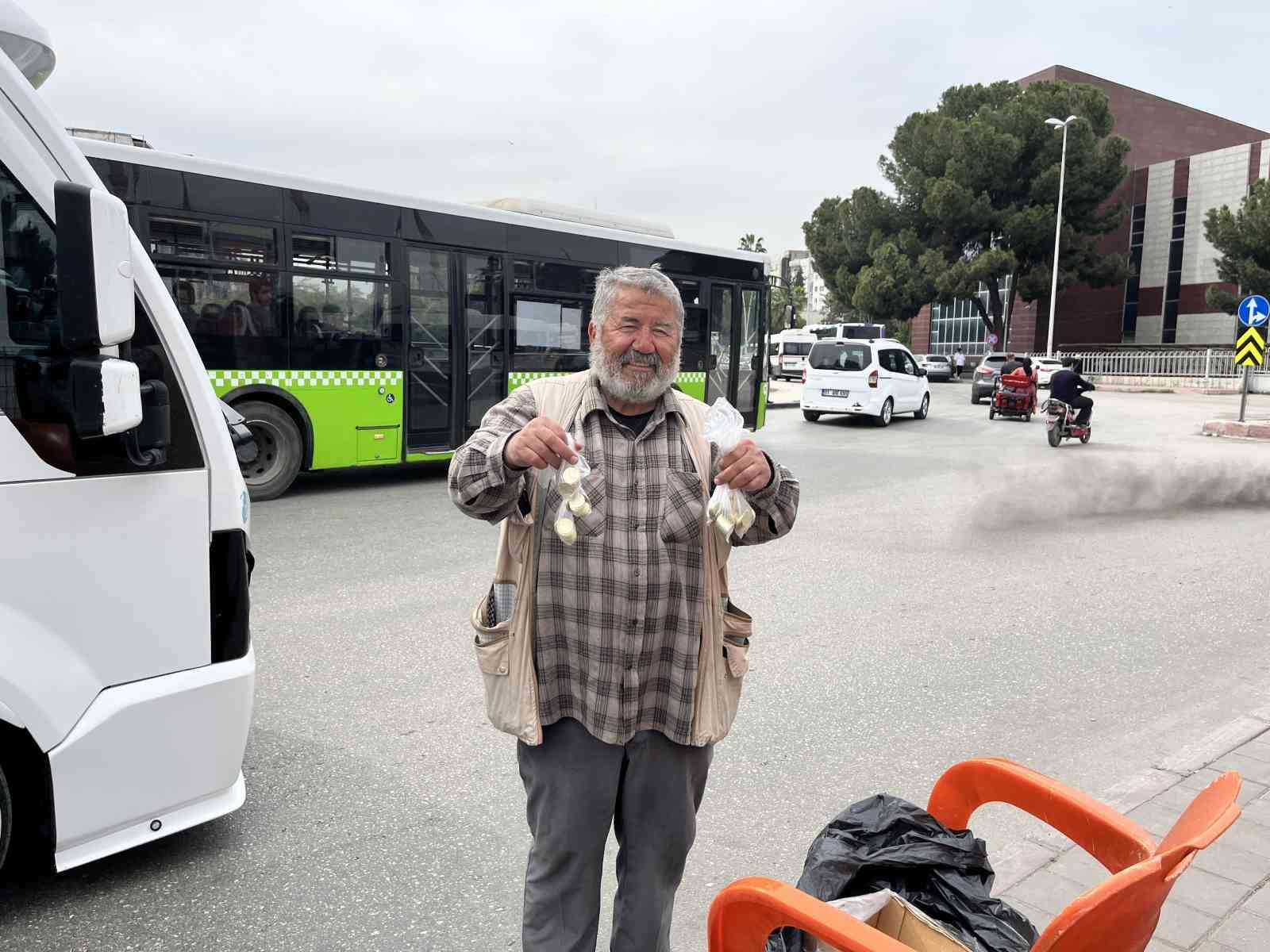Bozuk paracılığı mesleği yaptı 