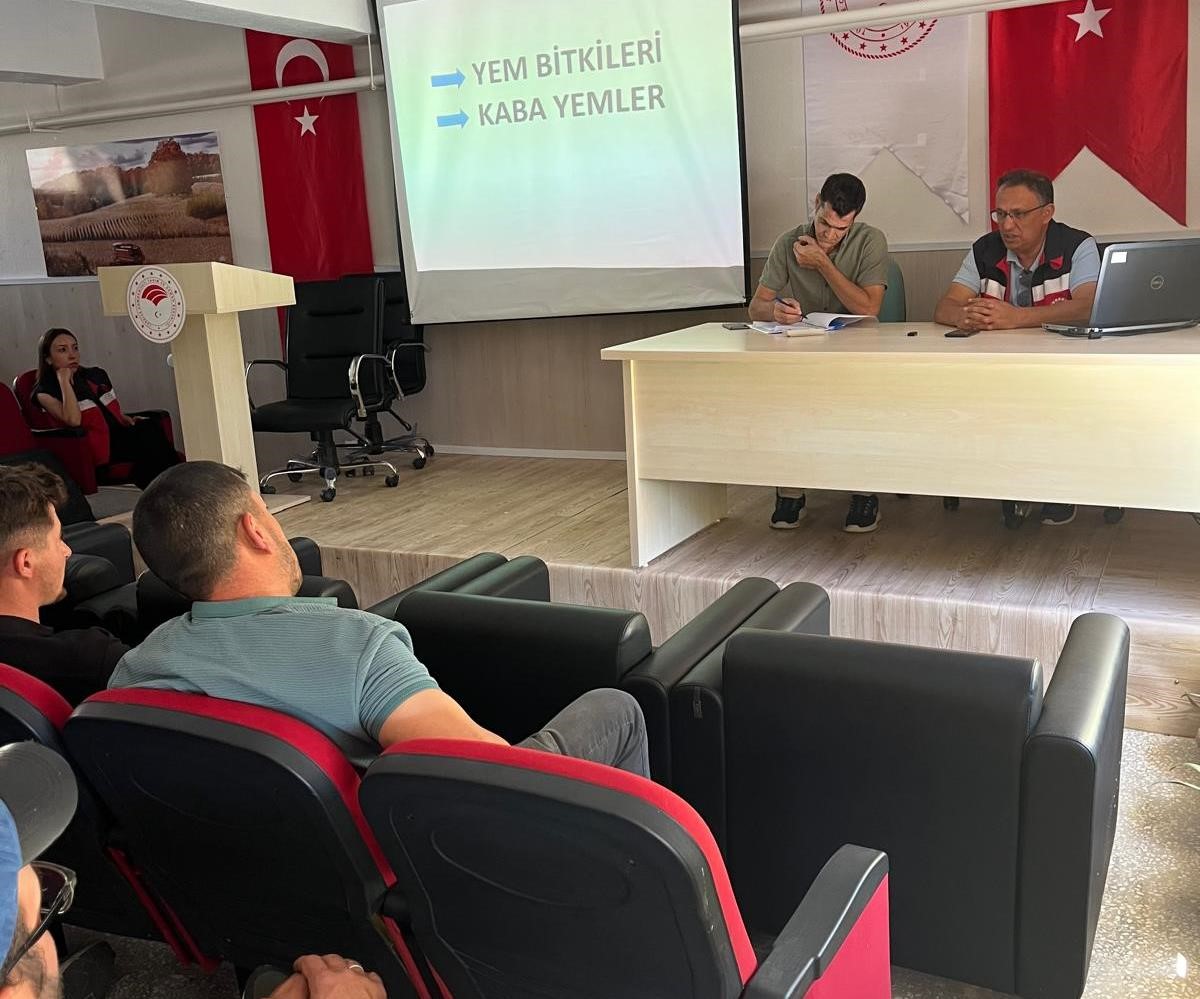 Altıntaş’ta besi sığırı yetiştiriciliği kursu açıldı 