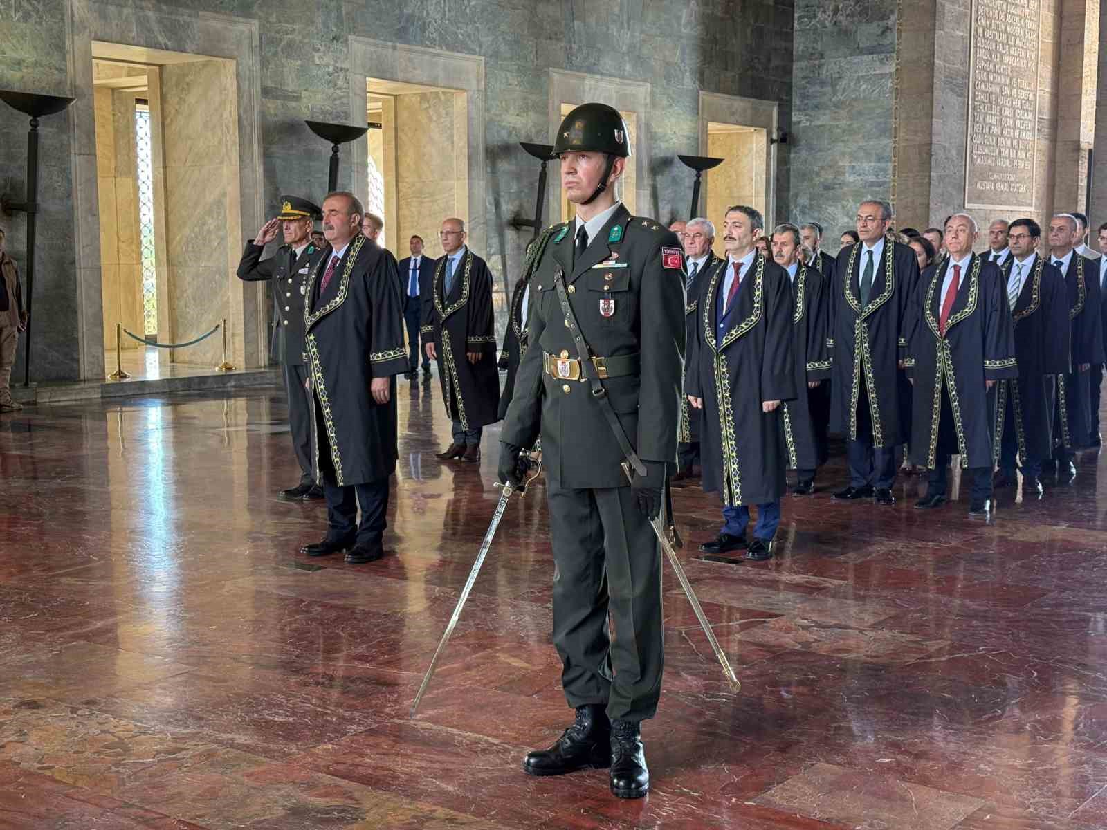 Uyuşmazlık Mahkemesi 80. kuruluş yıl dönümünde Anıtkabir’i ziyaret etti 
