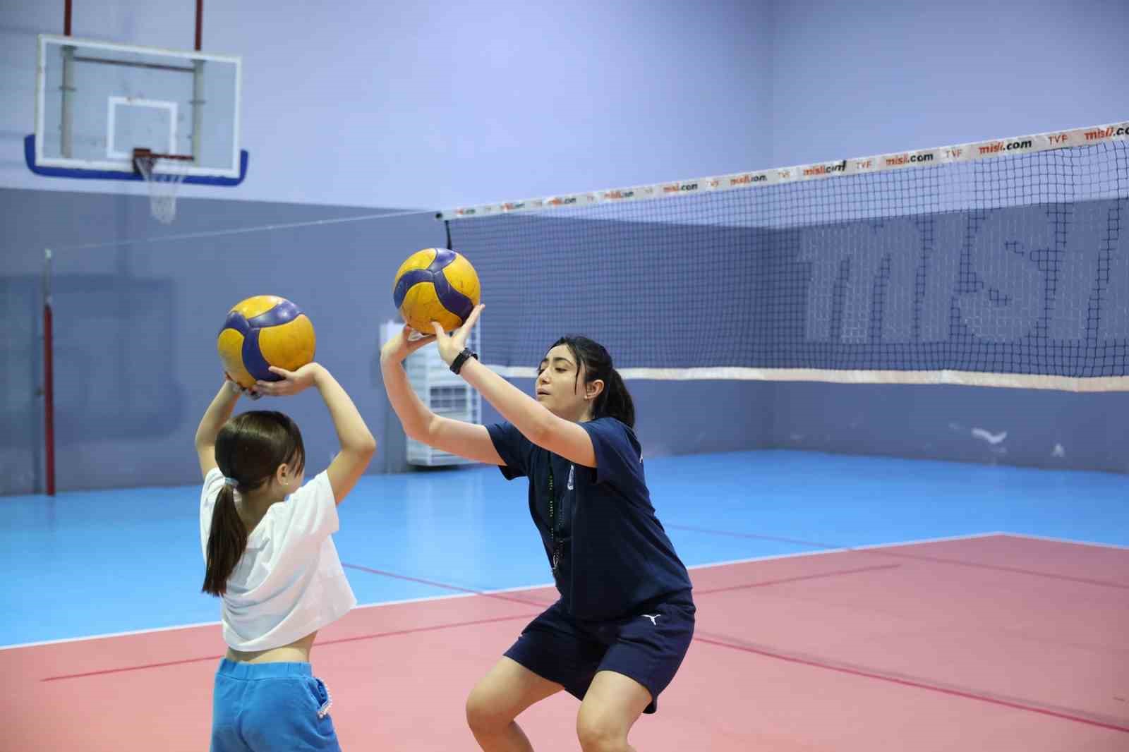 Başkan Çerçioğlu, minik sporcuları voleybolla buluşturuyor 