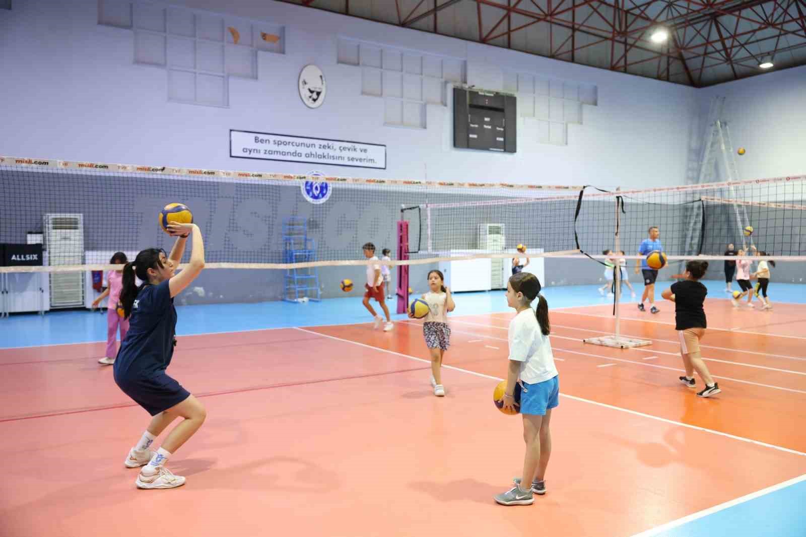 Başkan Çerçioğlu, minik sporcuları voleybolla buluşturuyor 