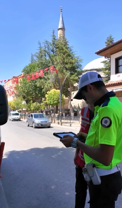 Isparta’da huzur uygulamasında binlerce şahıs kontrol edildi, 43 sürücüye cezai işlem uygulandı 