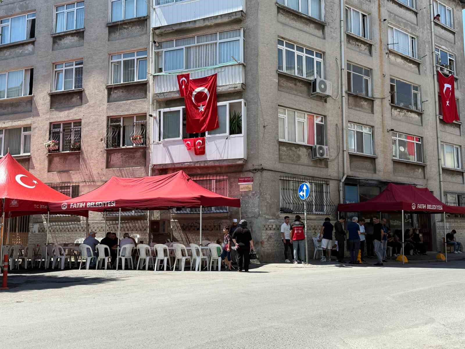 Piyade Sözleşmeli Er Ahmet Gültekin’in evi Türk bayraklarıyla donatıldı 