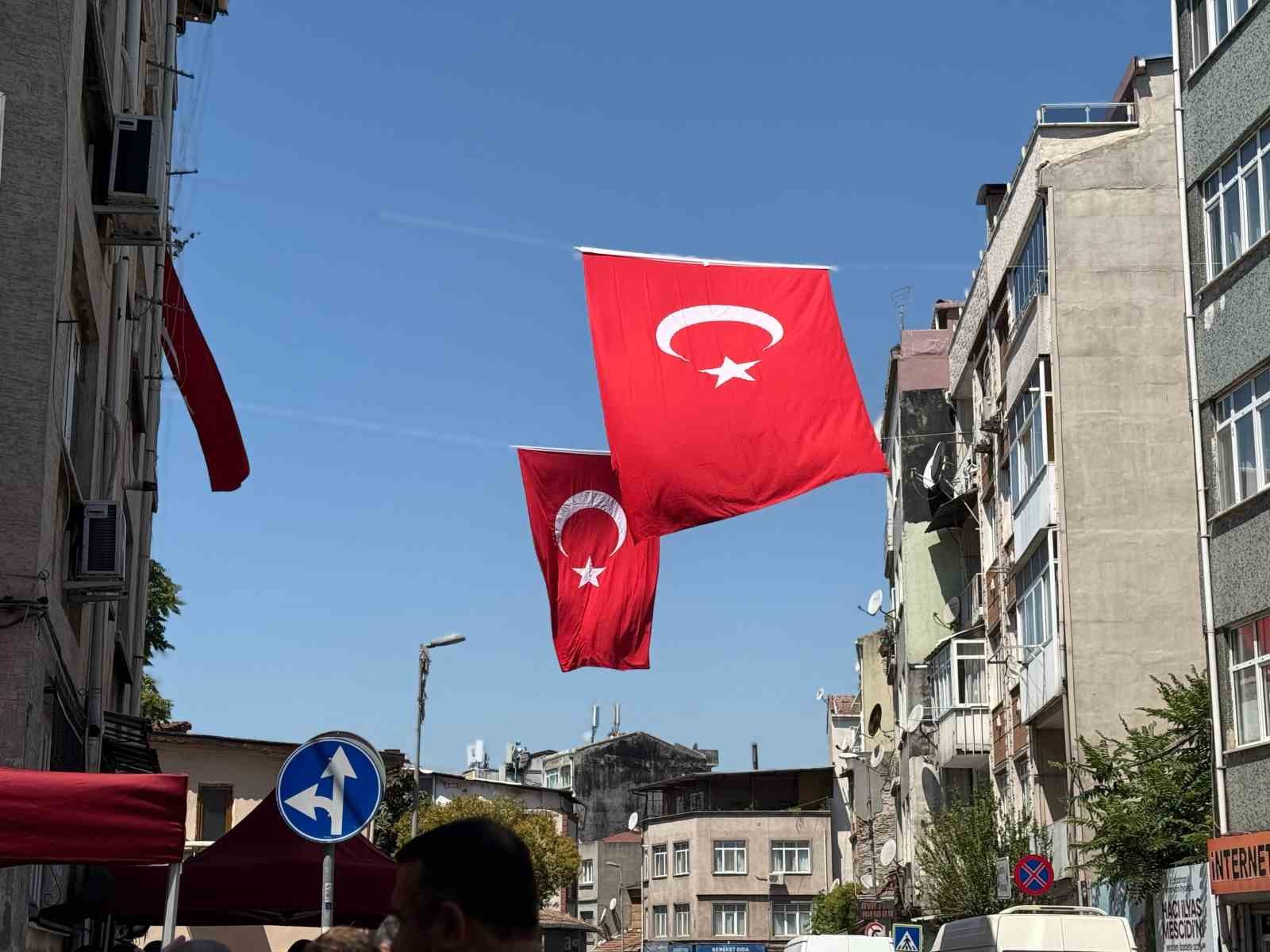 Piyade Sözleşmeli Er Ahmet Gültekin’in evi Türk bayraklarıyla donatıldı 
