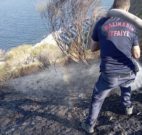 Marmara Adası’nda arazi yangını söndürüldü 