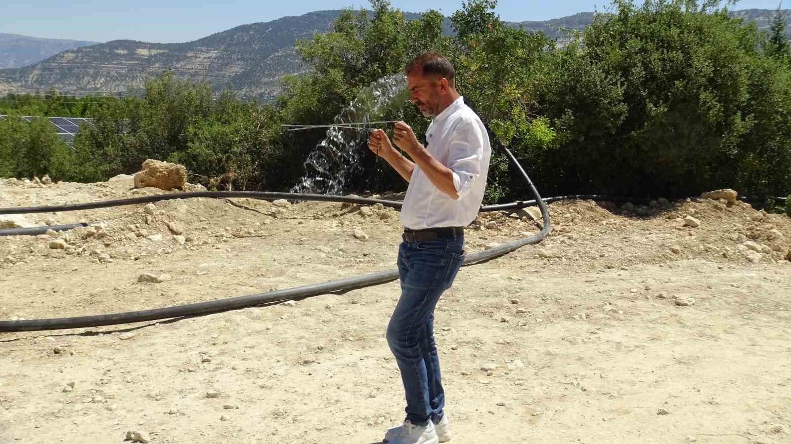 Emekli olup döndüğü memleketinin su sıkıntısını çözdü 