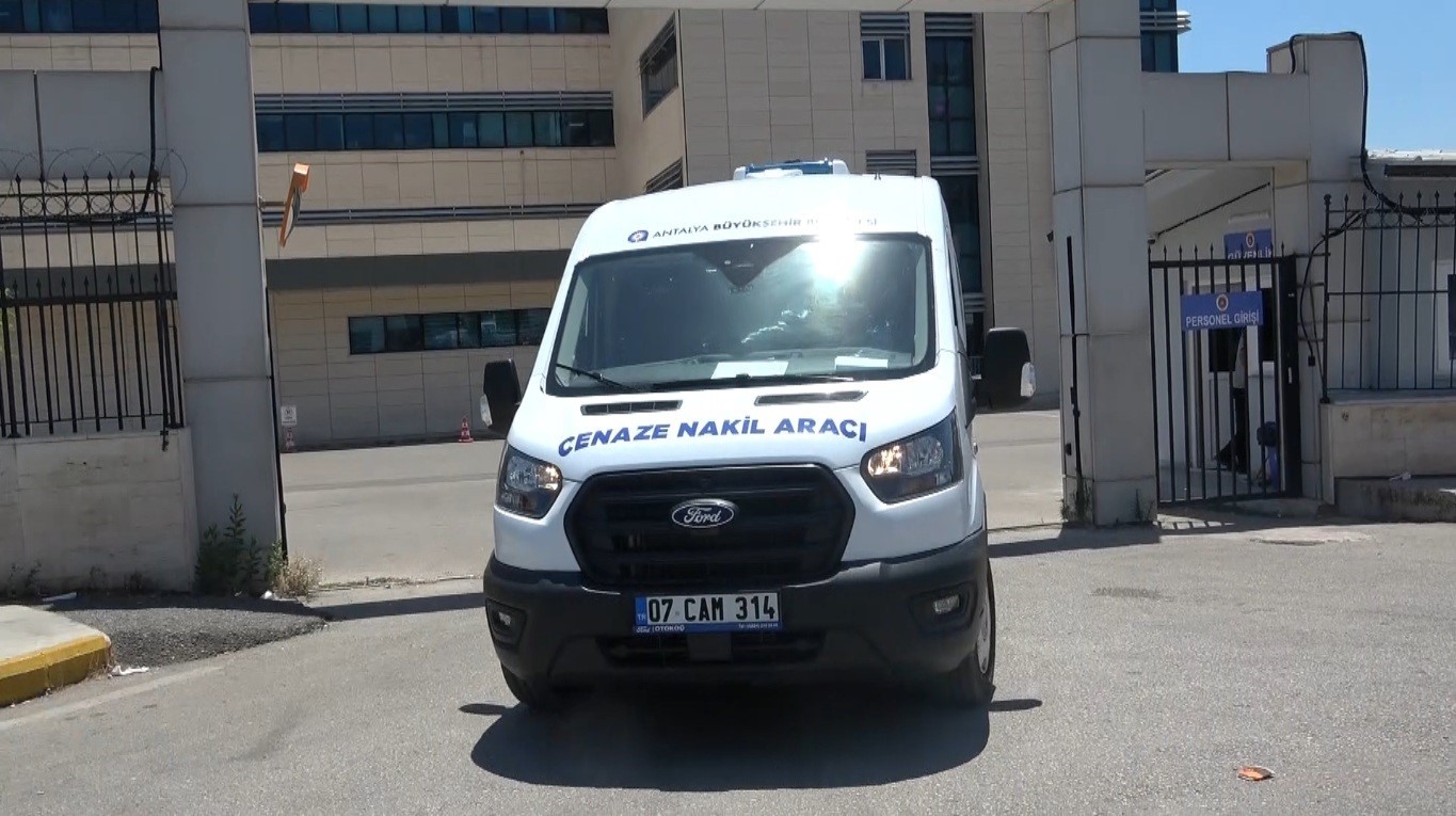 Ağabeyi tarafından 14 bıçak darbesi ile öldürülen genç kızın cenazesi teslim alındı 