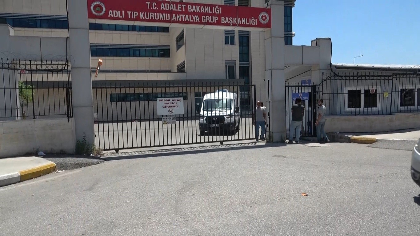 Ağabeyi tarafından 14 bıçak darbesi ile öldürülen genç kızın cenazesi teslim alındı 