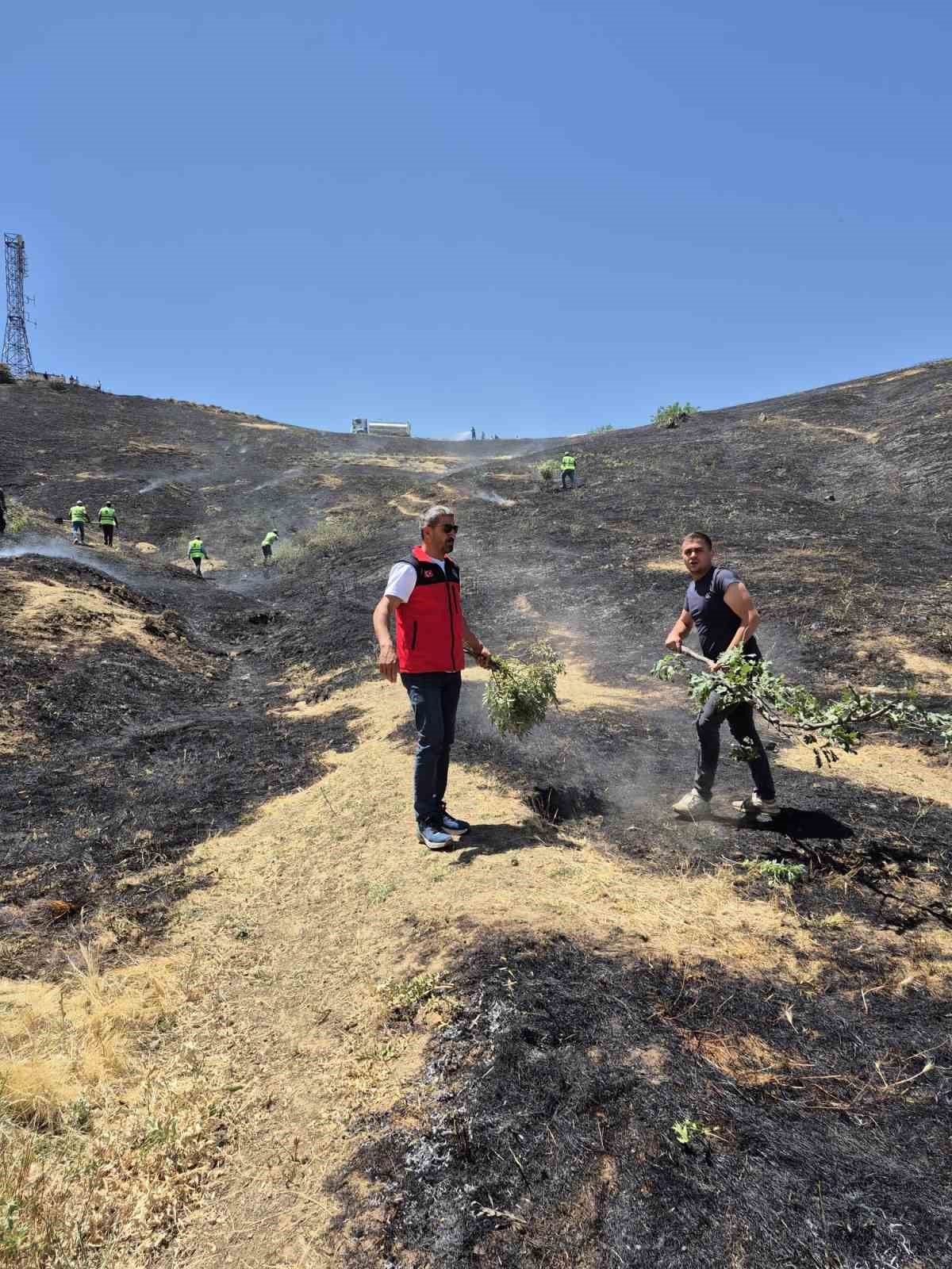 Hizan’da anız yangını, 40 dönüm arazi zarar gördü 