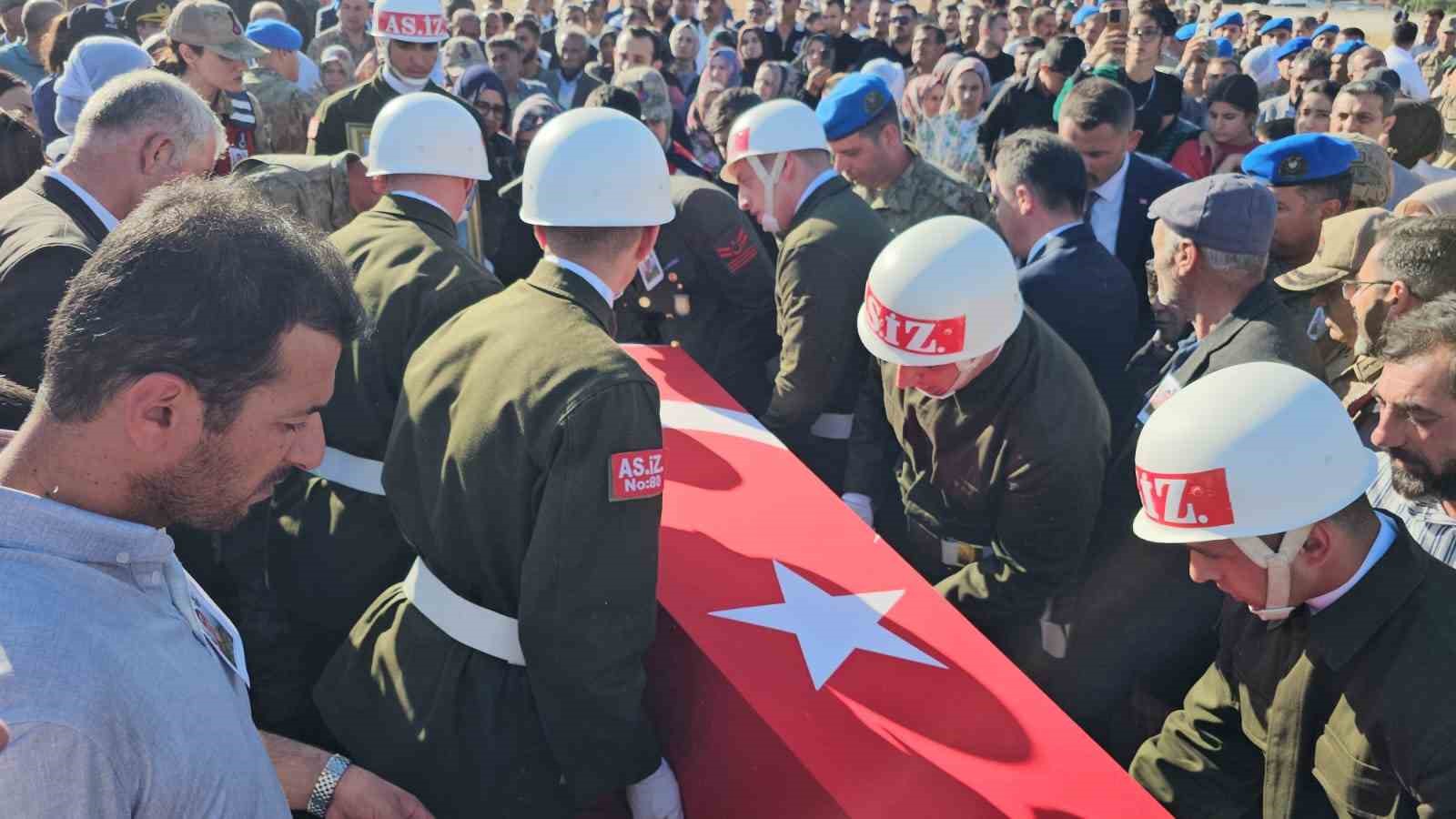 Şehit Mahsun Yeşildemir gözyaşları arasında son yolculuğuna uğurlandı 