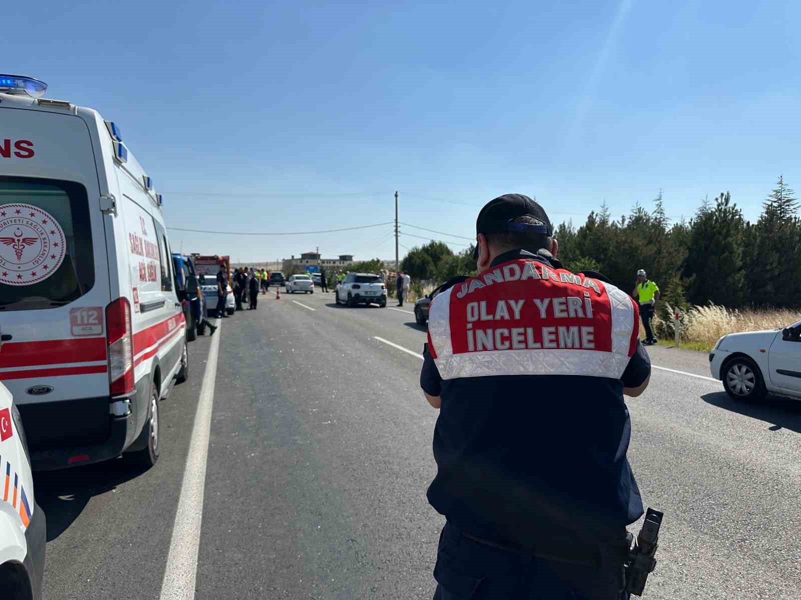 Uşak’ta otomobil kamyonla çarpıştı: Baba ve kızı hayatını kaybetti 