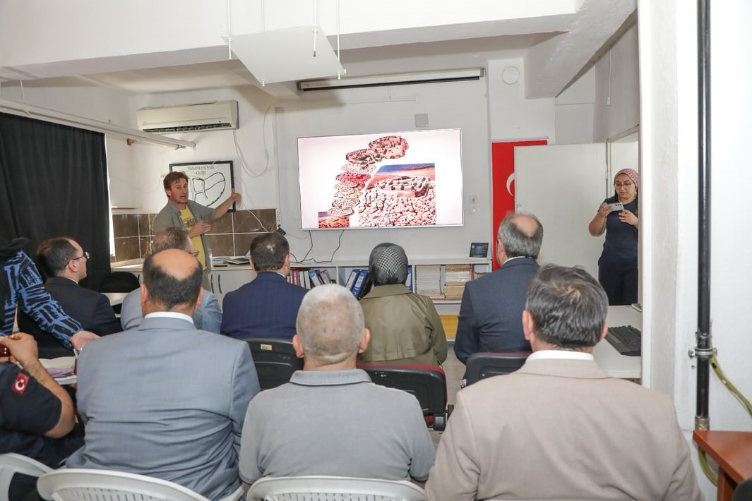 Vali Musa Işın, Tavşanlı Höyük Kazı Evi’ni ziyaret ederek incelemelerde bulundu 