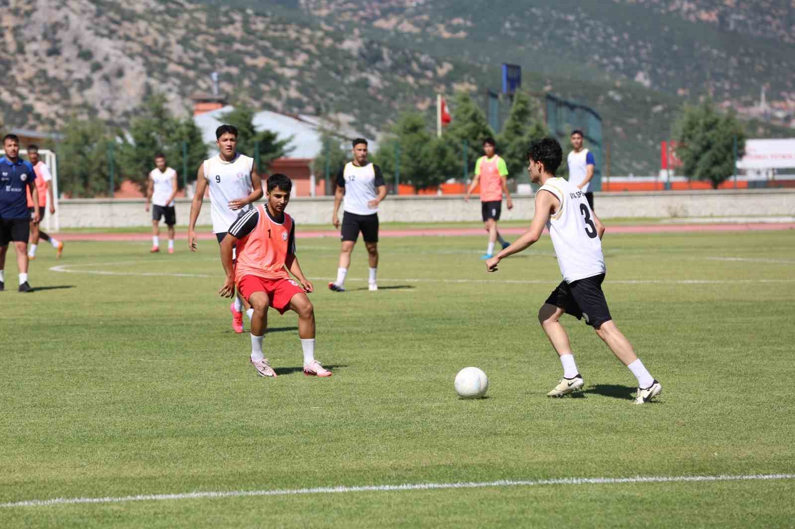 Isparta32spor seçmelerine ilk gün 300’e yakın genç katıldı 