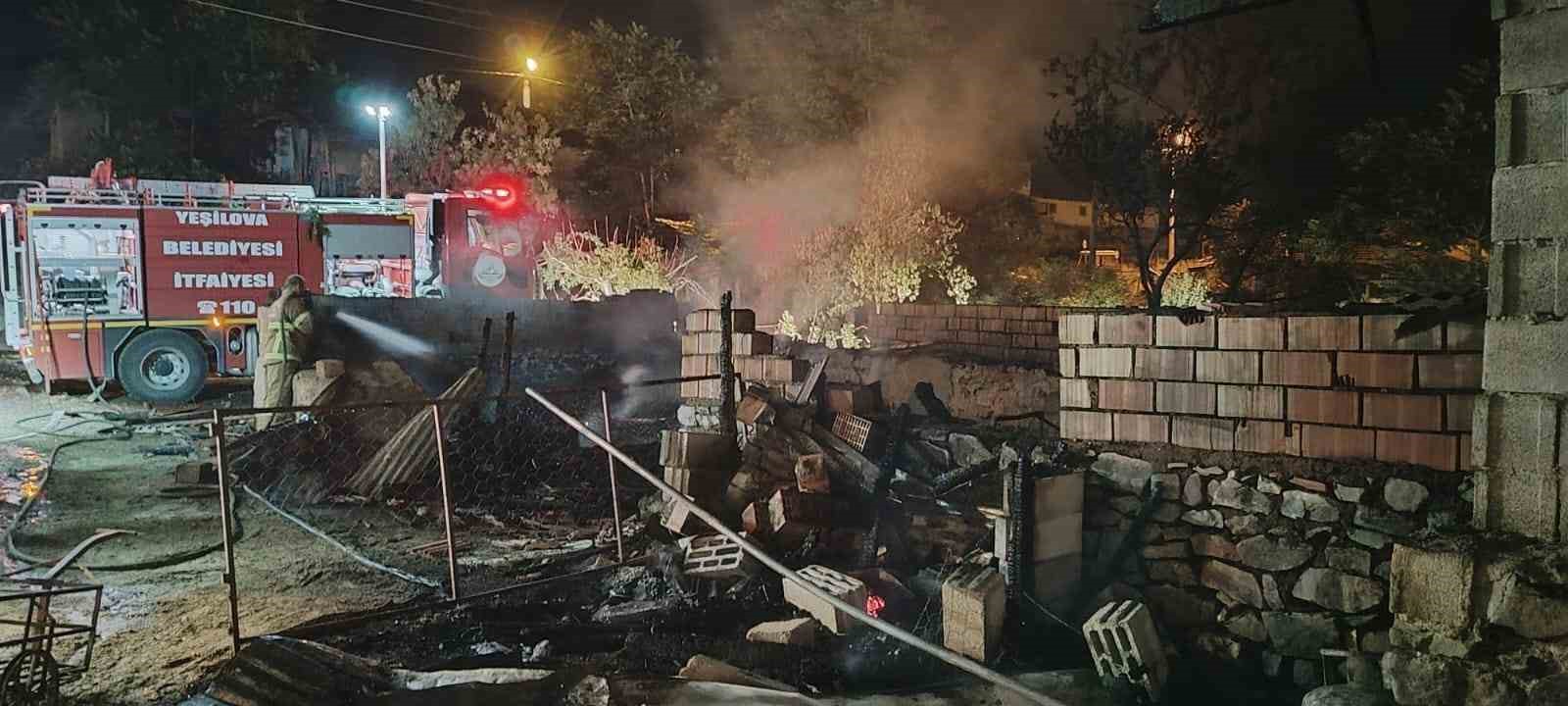 Burdur’da ağılda çıkan yangında 10 küçükbaş hayvan telef oldu 