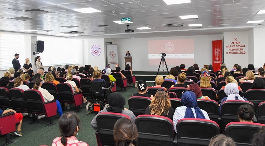 Vali Toros’un eşi Dudu İrem Toros, ’Gönül Elçileri ve Koruyucu Aile’ programına katıldı 
