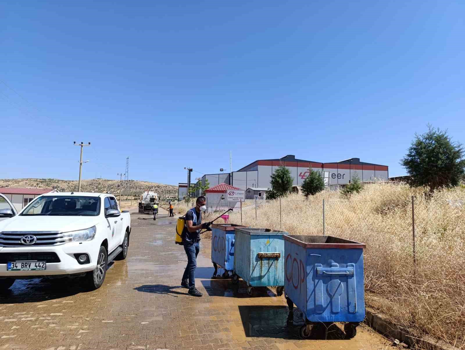 Siirt’te temizlik ve ilaçlama çalışmaları sürüyor 