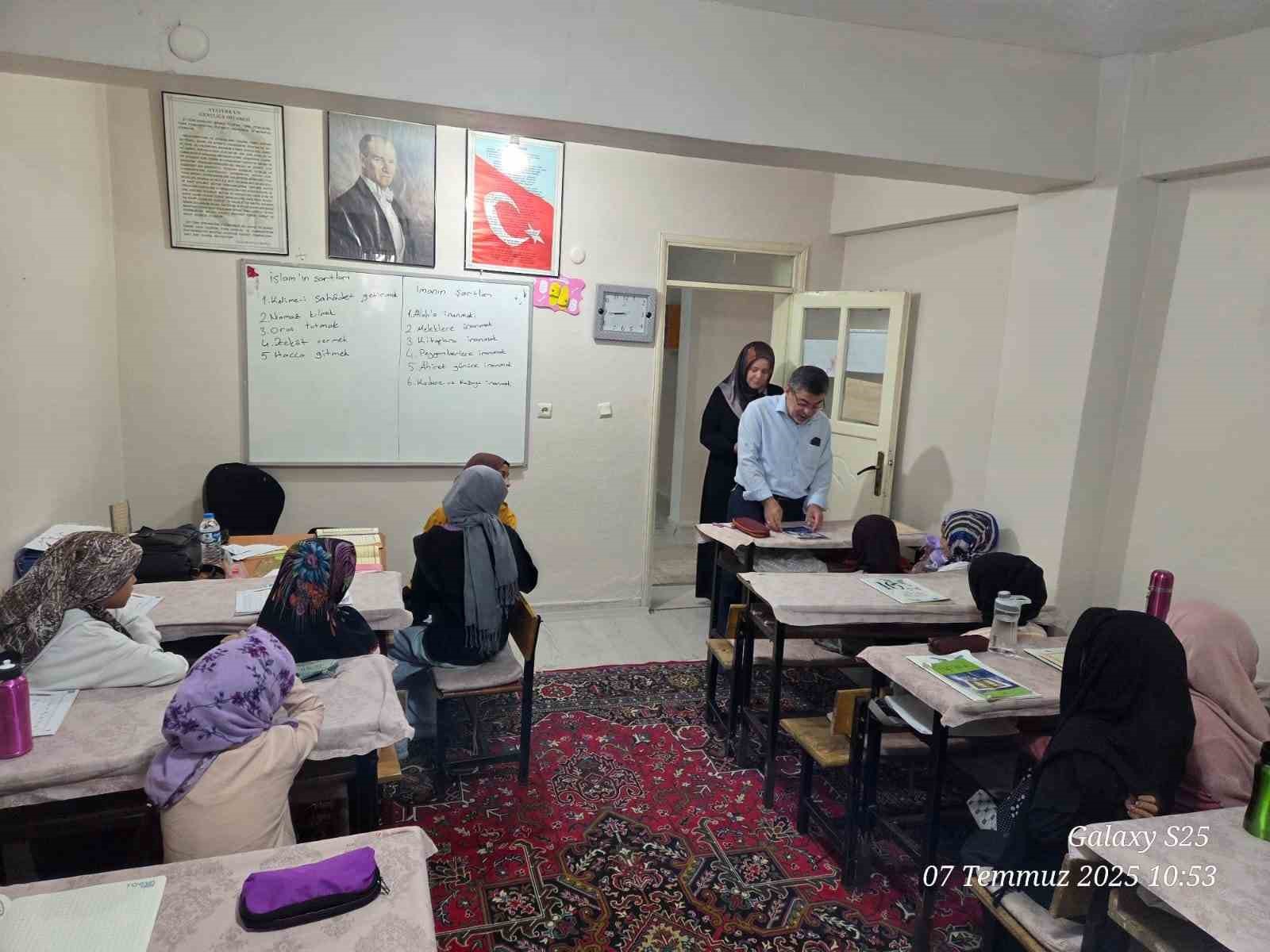 İpekyolu Müftüsü Tavlaşoğlu’dan Kur’an kurslarına ziyareti 
