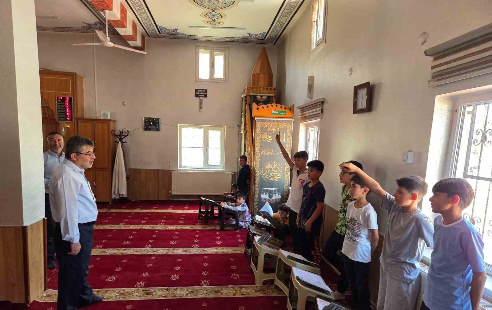 İpekyolu Müftüsü Tavlaşoğlu’dan Kur’an kurslarına ziyareti 