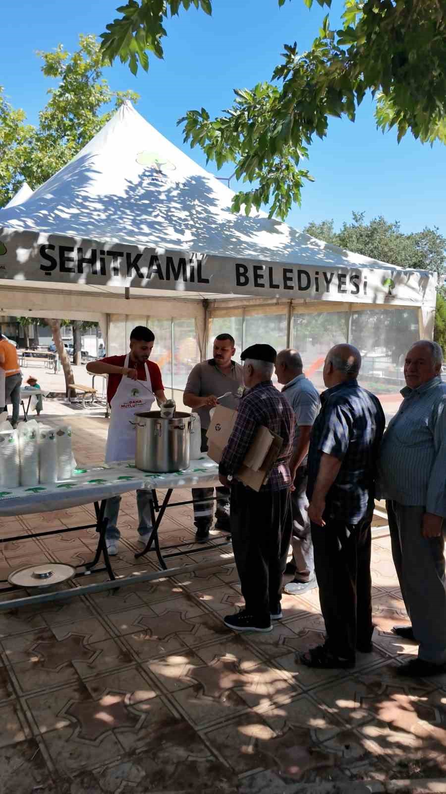 Muharrem Ayının bereketi Şehitkamil’de paylaşılıyor 