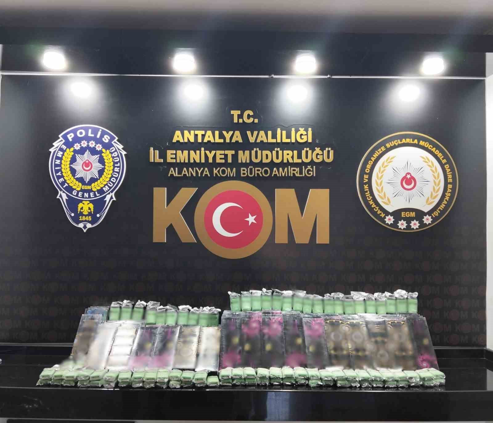 Antalya’da kaçakçılık ve rüşvet operasyonları: 6 tutuklama 