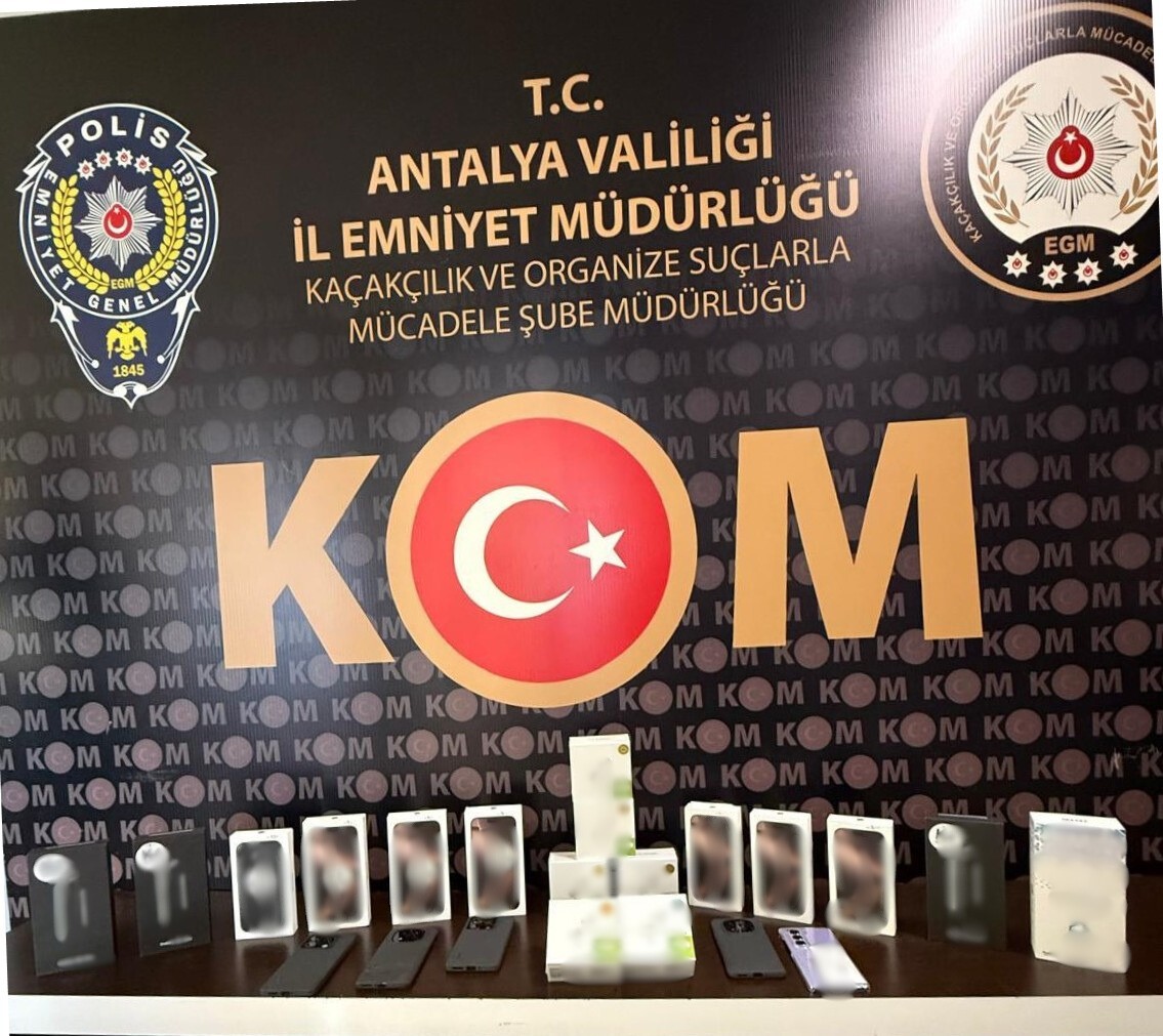 Antalya’da kaçakçılık ve rüşvet operasyonları: 6 tutuklama 