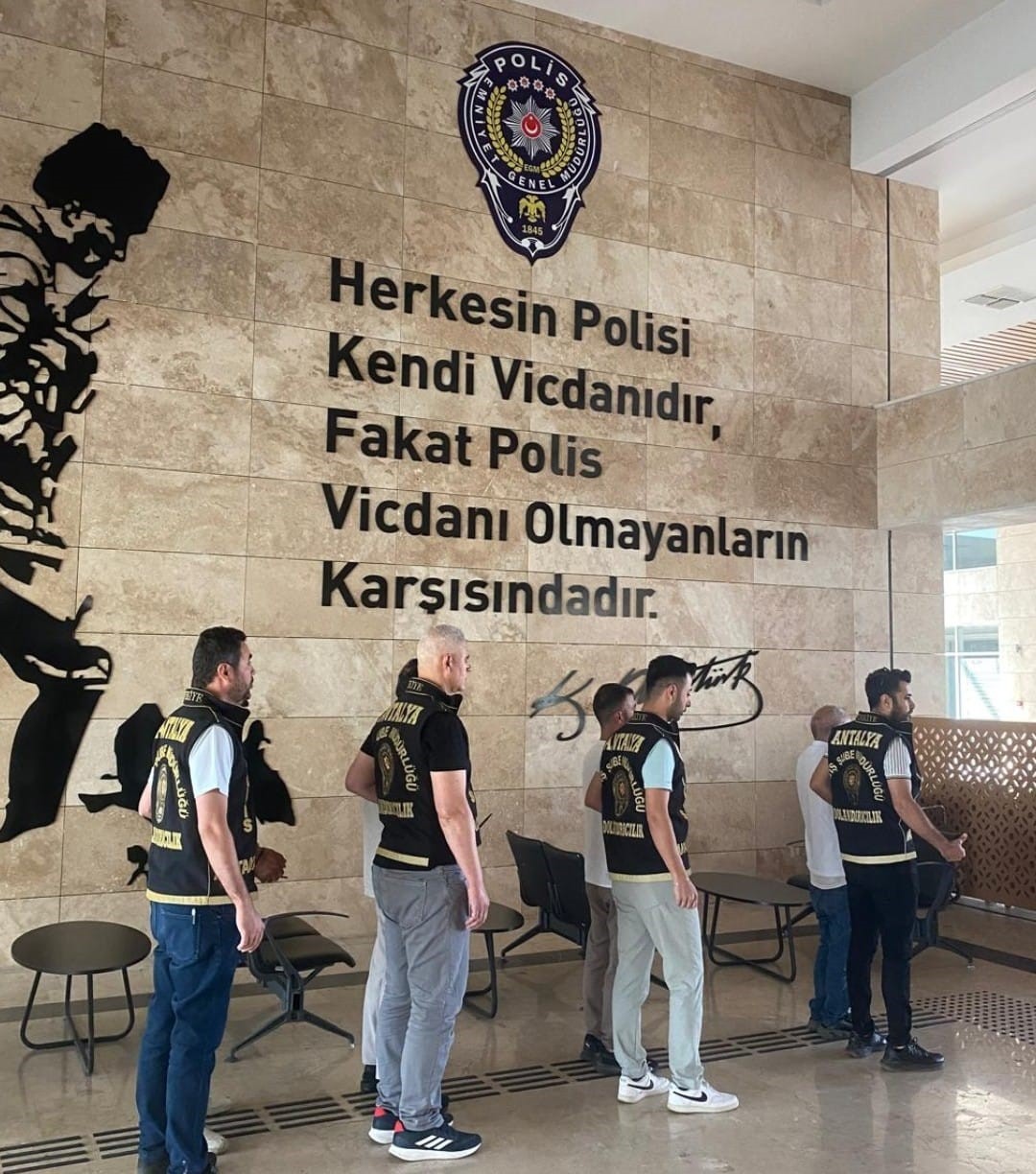 Tapuda sahte kimlikle satış girişimi: 4 kişi tutuklandı