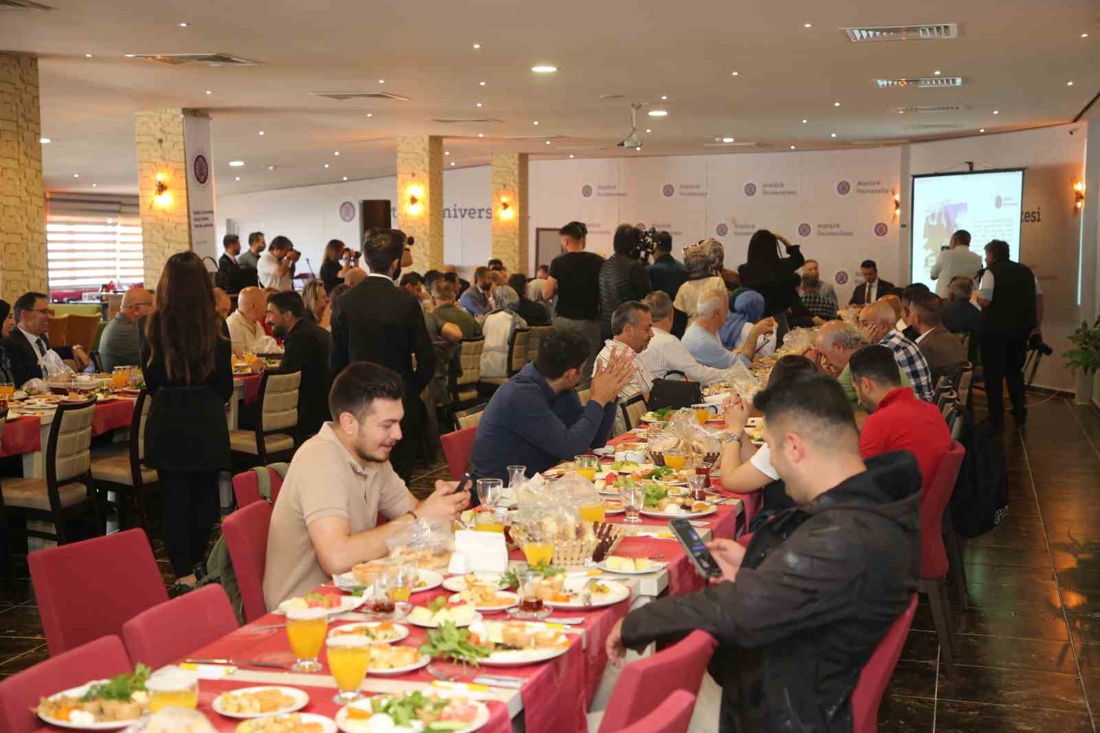 Rektör Hacımüftüoğlu, basınla buluştu 
