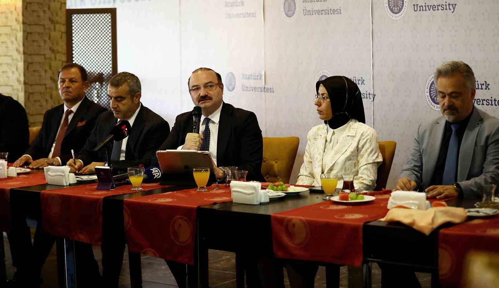 Rektör Hacımüftüoğlu, basınla buluştu 