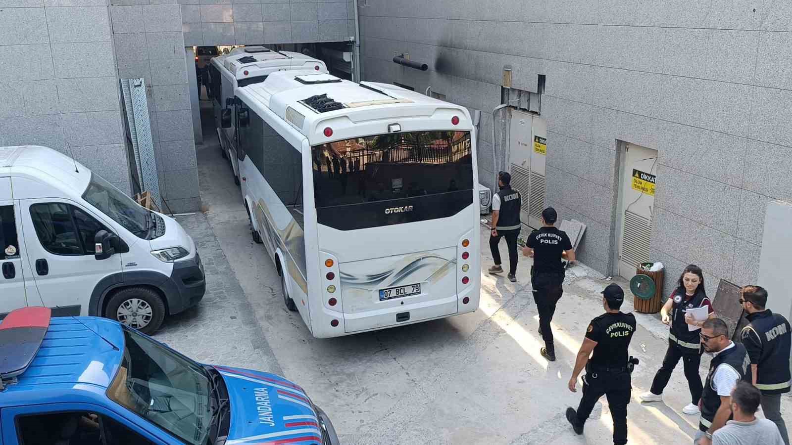 Baklava kutusunda 110 bin euro rüşvet iddiasıyla mahkemeye sevk edilen başkan yardımcısı tutuklandı 