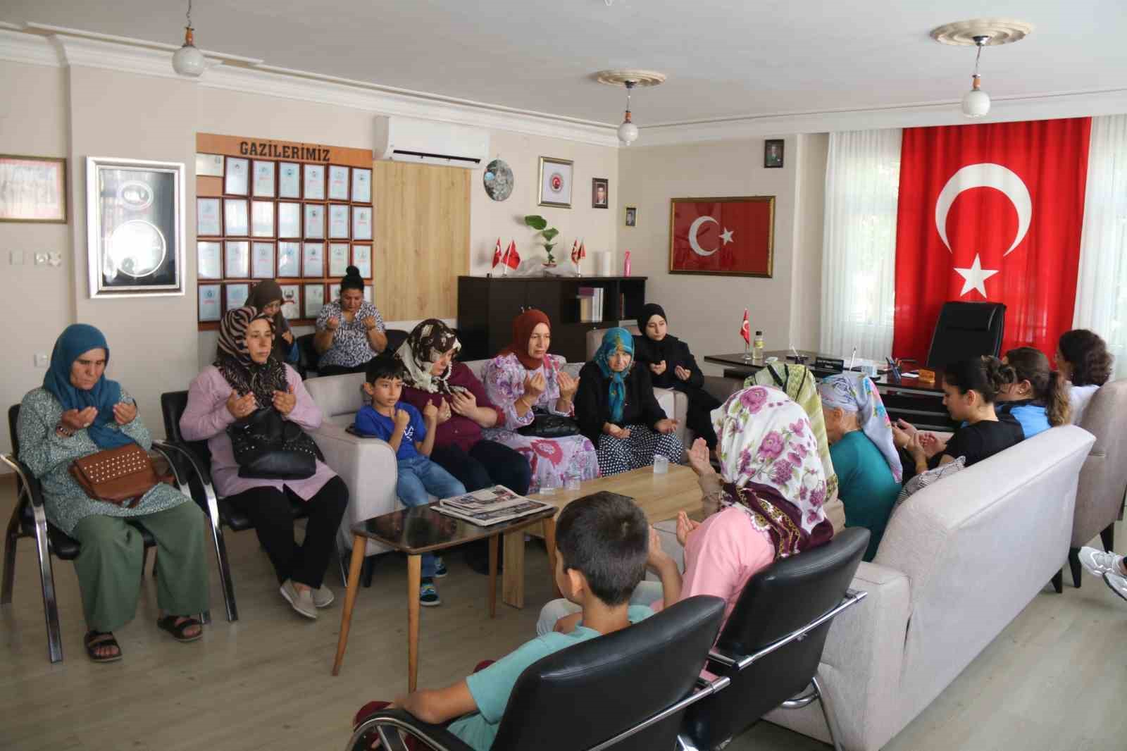 Kozanlı şehit ailelerinden 12 kahraman asker için dua 
