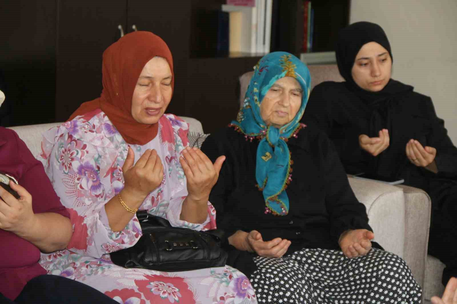 Kozanlı şehit ailelerinden 12 kahraman asker için dua 