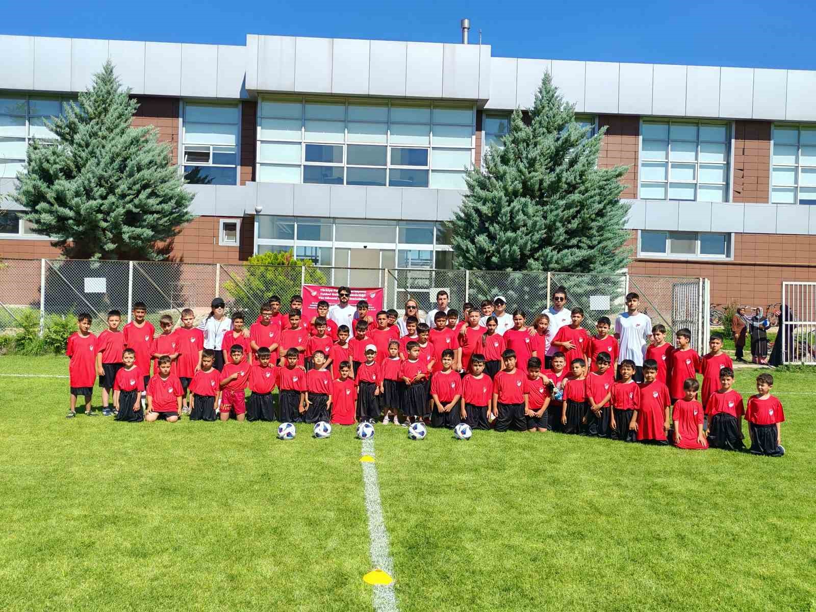 TFF’den Malatya’da yaz futbol okulu etkinliği 