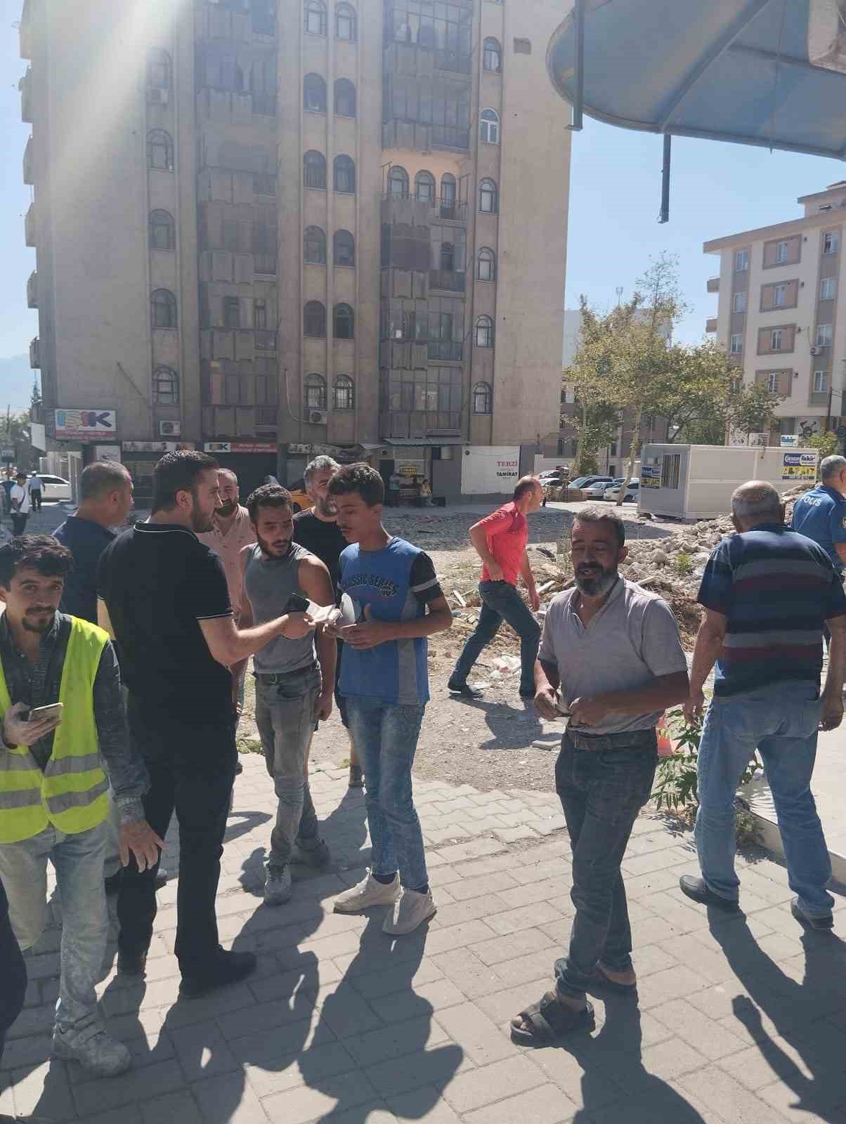 Kahramanmaraş’ta inşaattan atılan molozlar çocukların üzerine düştü: 3 yaralı 