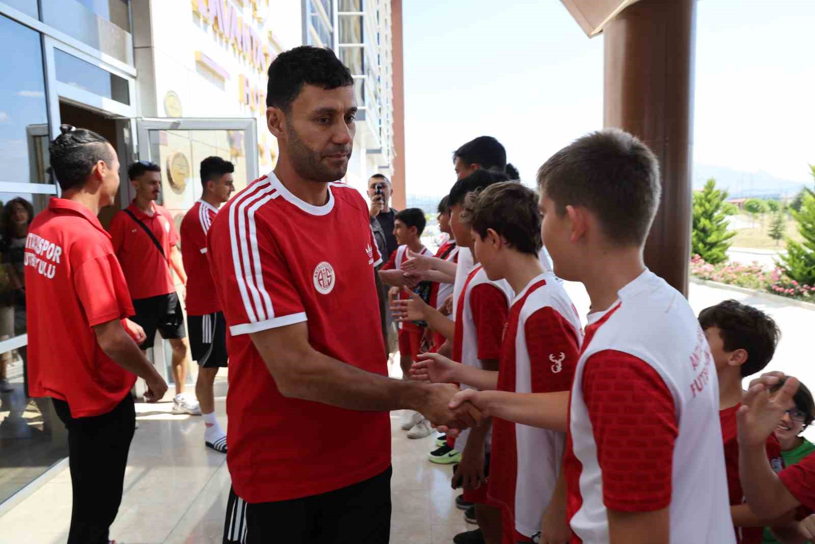 Antalyaspor Burdur’da kampa girdi 