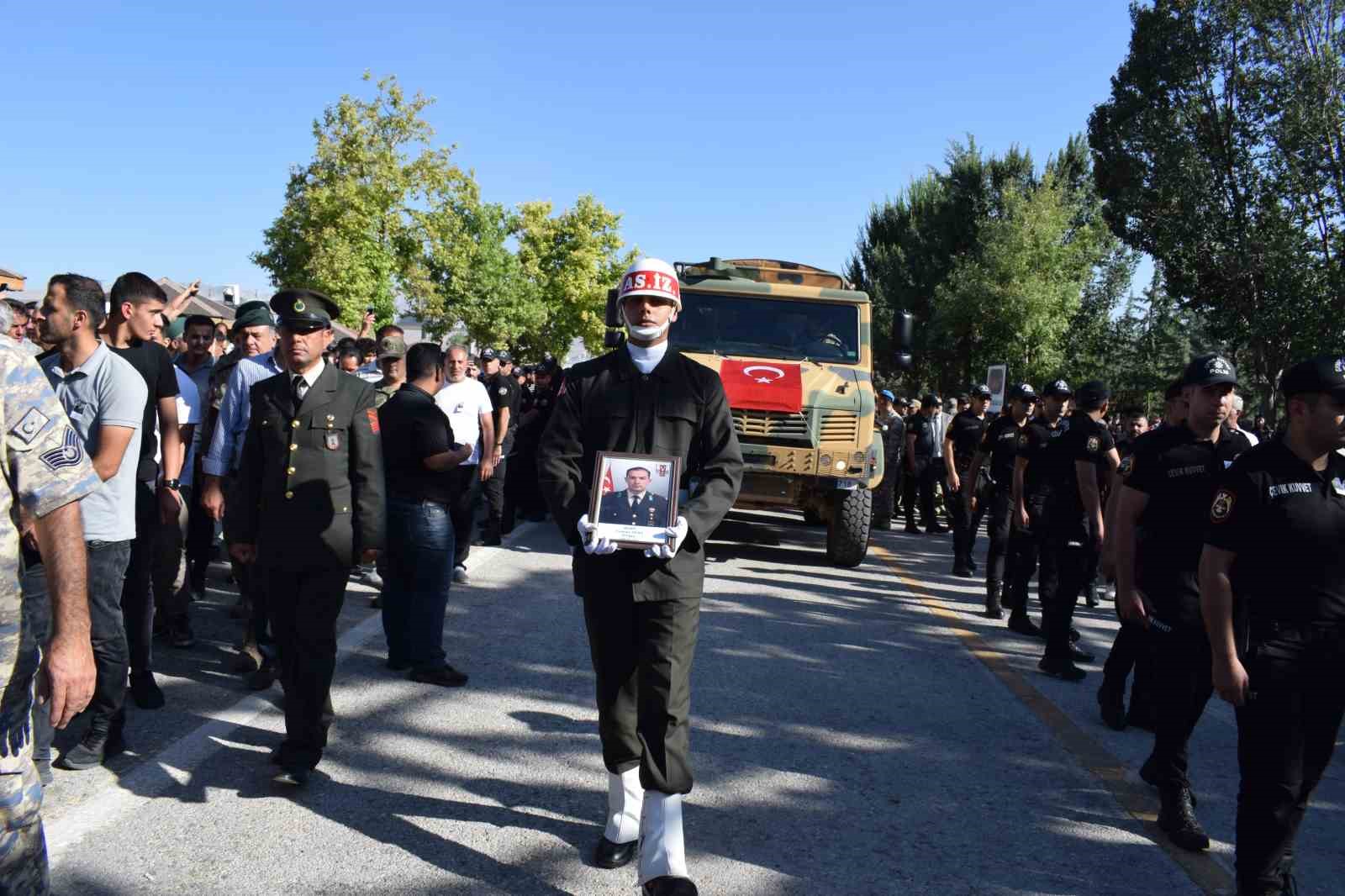 Şehit Piyade Teğmen Furkan Sert, son yolculuğuna uğurlandı 