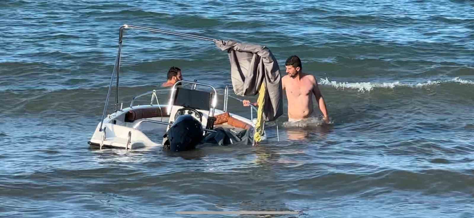 Tekne alabora oldu: 5 kişi denize düştü 