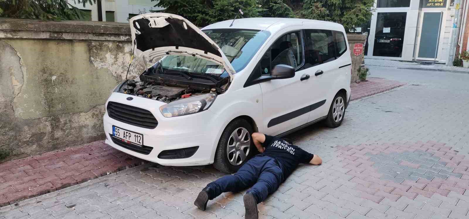 İtfaiye ekiplerinden yavru kedi kurtarma operasyonu 