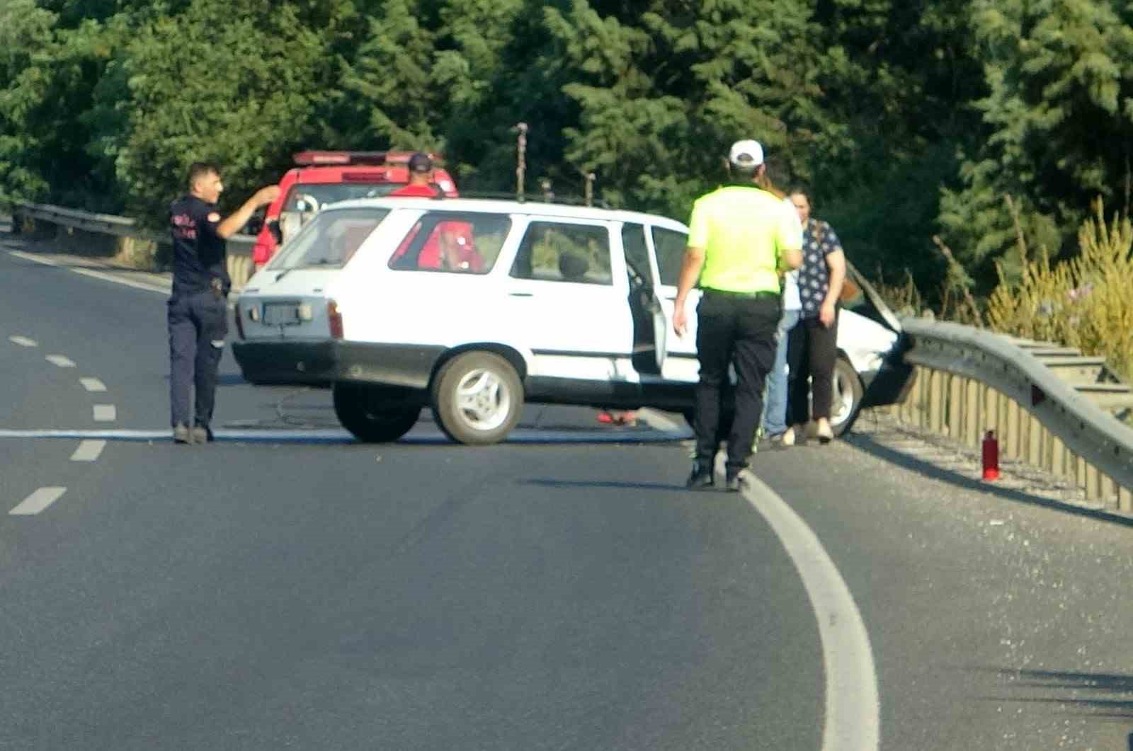 Yanan otomobil itfaiye ekiplerini alarma geçirdi 