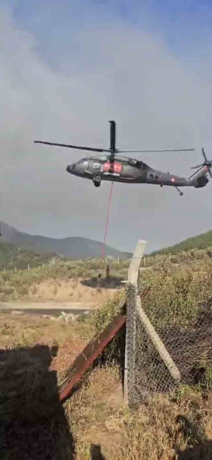 Sındırgı’daki orman yangınını söndürme çalışmaları sürüyor 