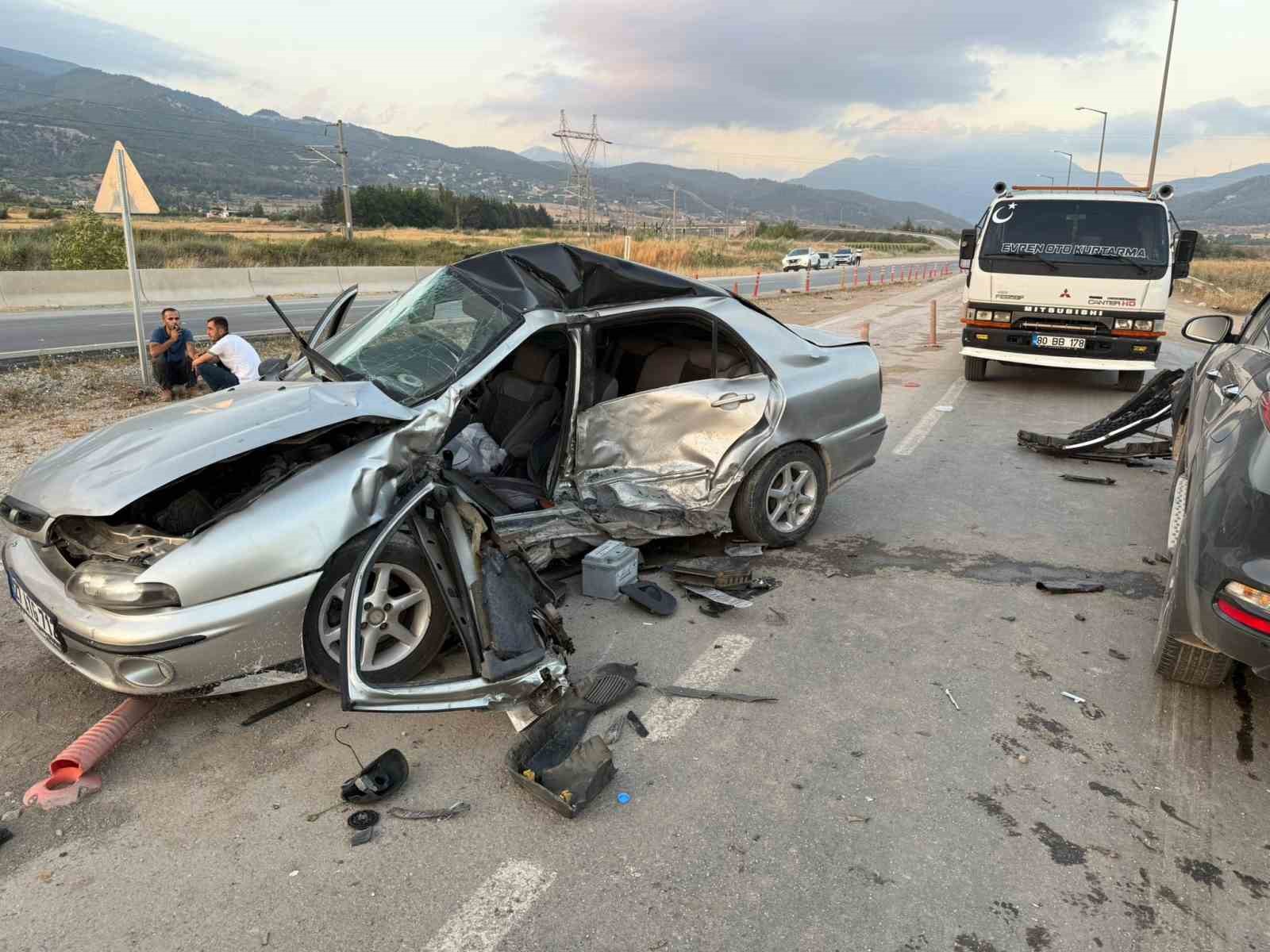 Osmaniye’de iki otomobil çarpıştı: 2 yaralı 
