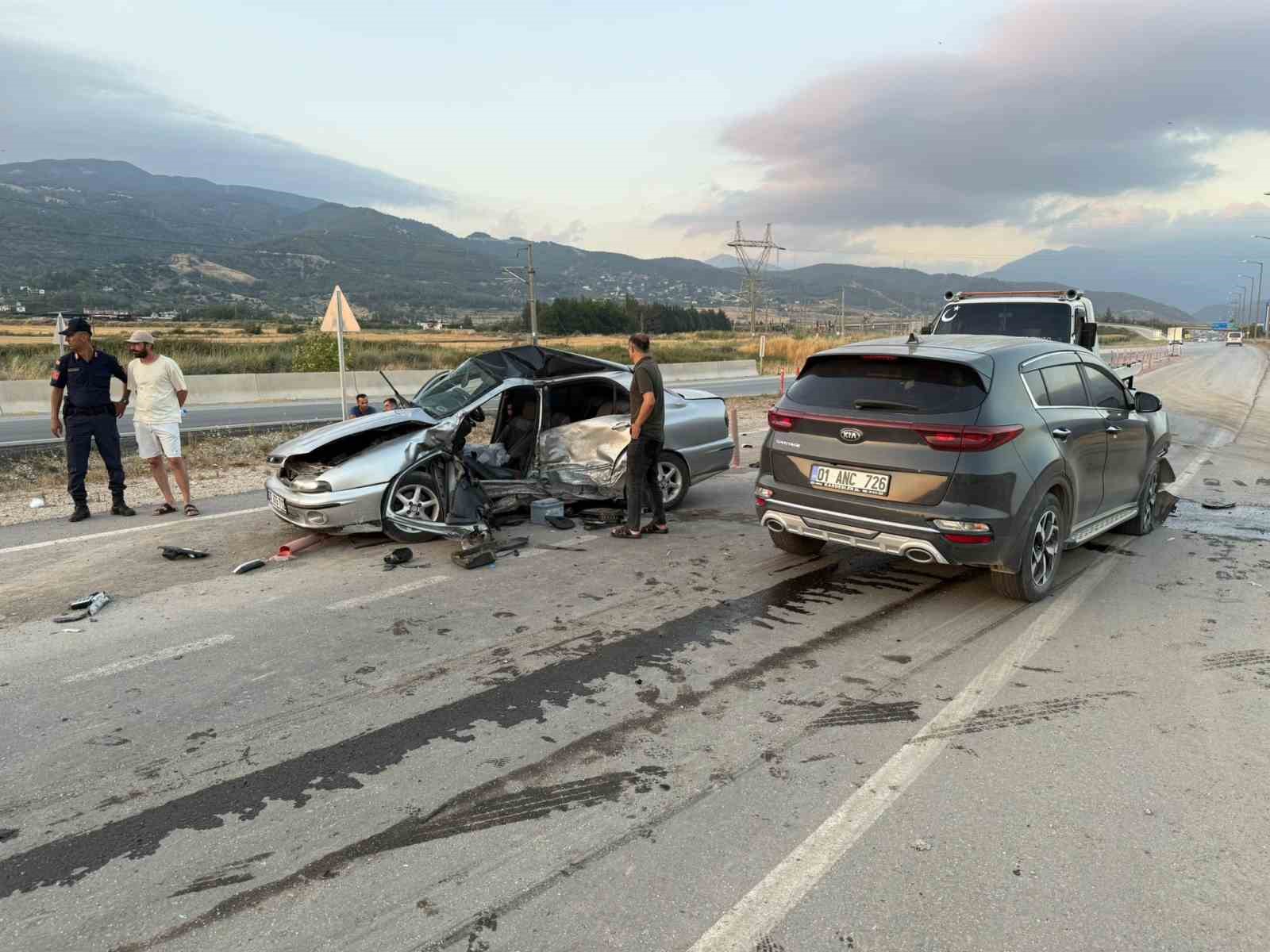 Osmaniye’de iki otomobil çarpıştı: 2 yaralı 
