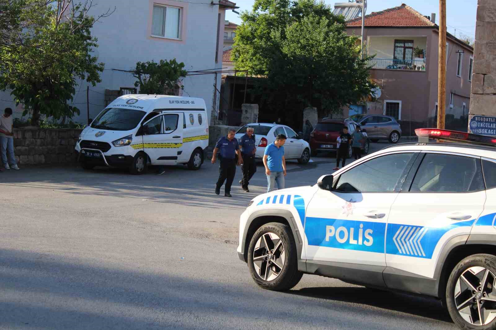 Husumetli iki grup arasında bıçaklı kavga: 1’i ağır 4 yaralı 