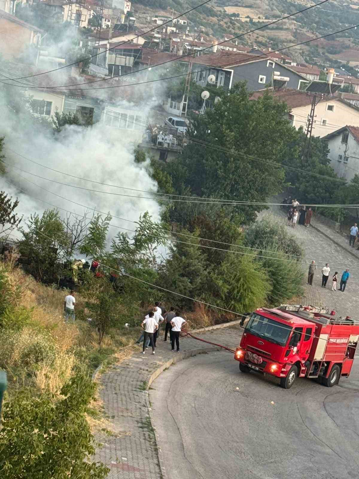Tokat’ta arı kovanları küle döndü 